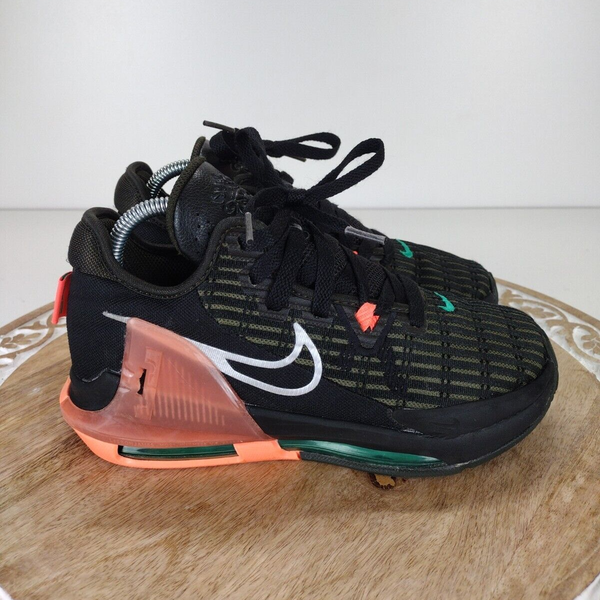  Giày Nike LeBron Witness 6 GS ‘Black Crimson Pulse’ 