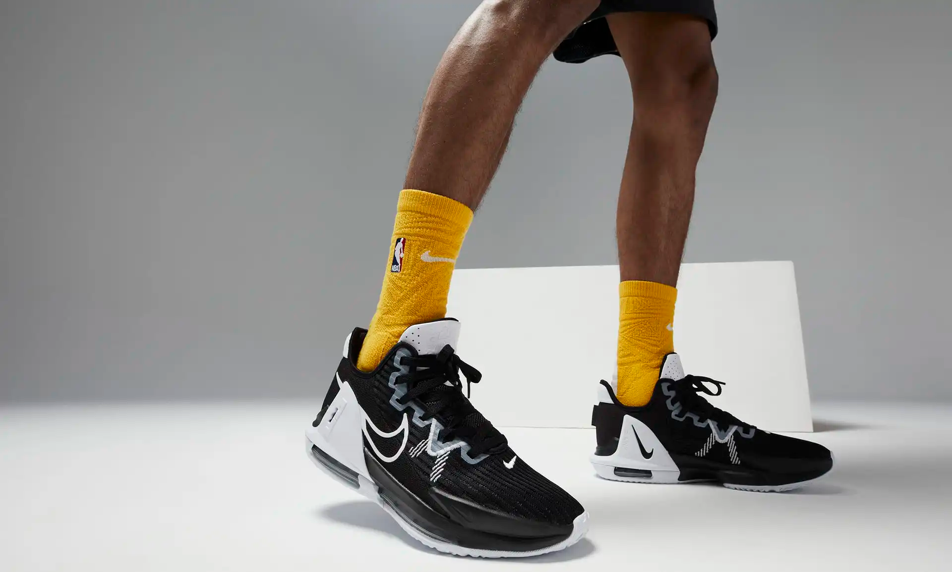  Giày Nike LeBron Witness 6 Team ‘Black’ 