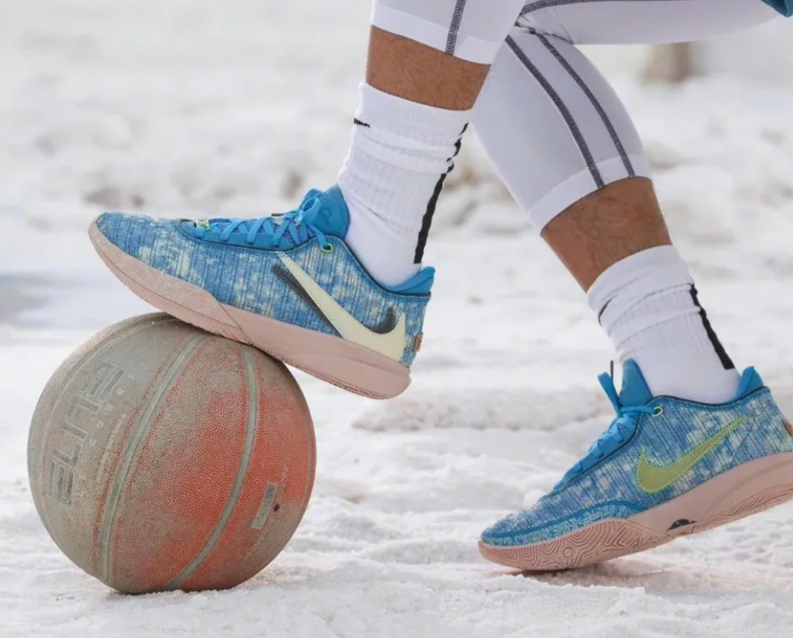  Giày Nike LeBron XX ASW EP ‘Blue Lightning Coconut Milk’ 