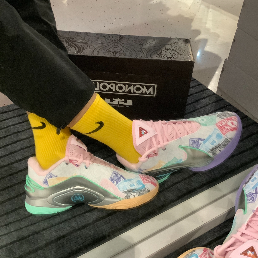  Giày Nike Monopoly x LeBron 22 QS ‘Currency’ 