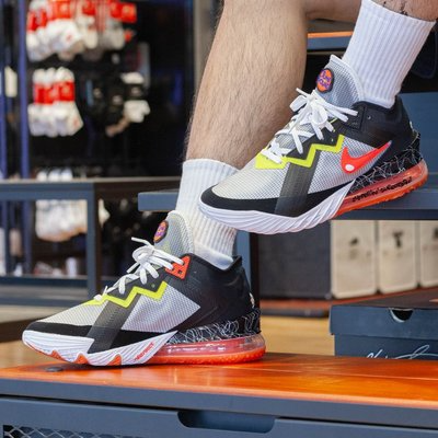  Giày Nike Space Jam x LeBron 18 Low EP ‘Sylvester x Tweety’ 
