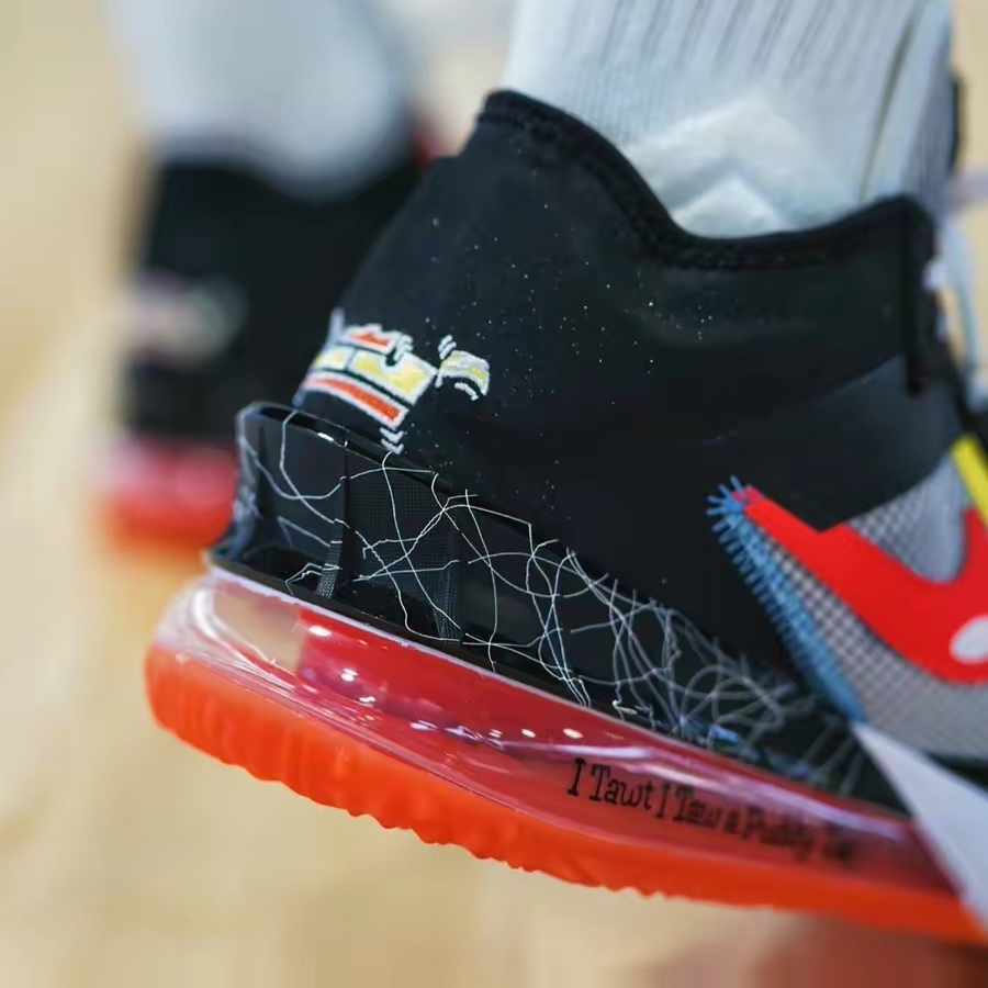  Giày Nike Space Jam x LeBron 18 Low ‘Sylvester x Tweety’ 
