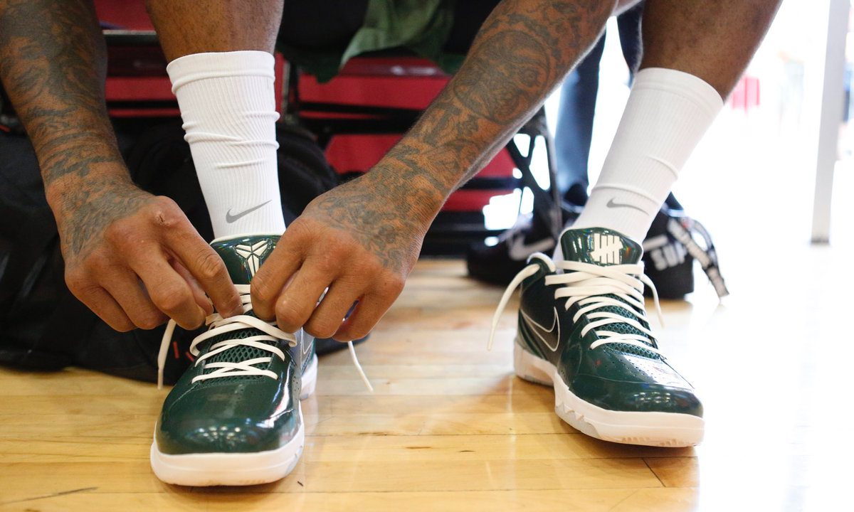  Giày Nike Undefeated x Kobe 4 Protro ‘Fir’ 
