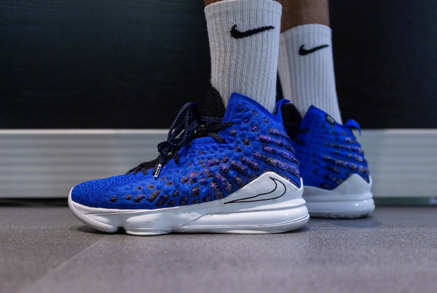  Giày Nike Uninterrupted x LeBron 17 ‘More Than An Athlete’ 