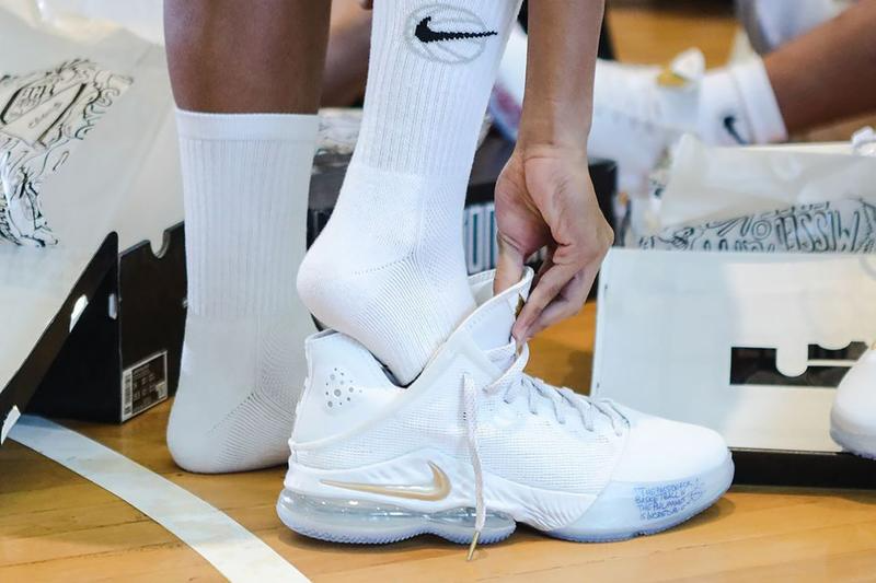 Giày Nike x Titan LeBron 19 Low ‘Beyond The Seas’ 