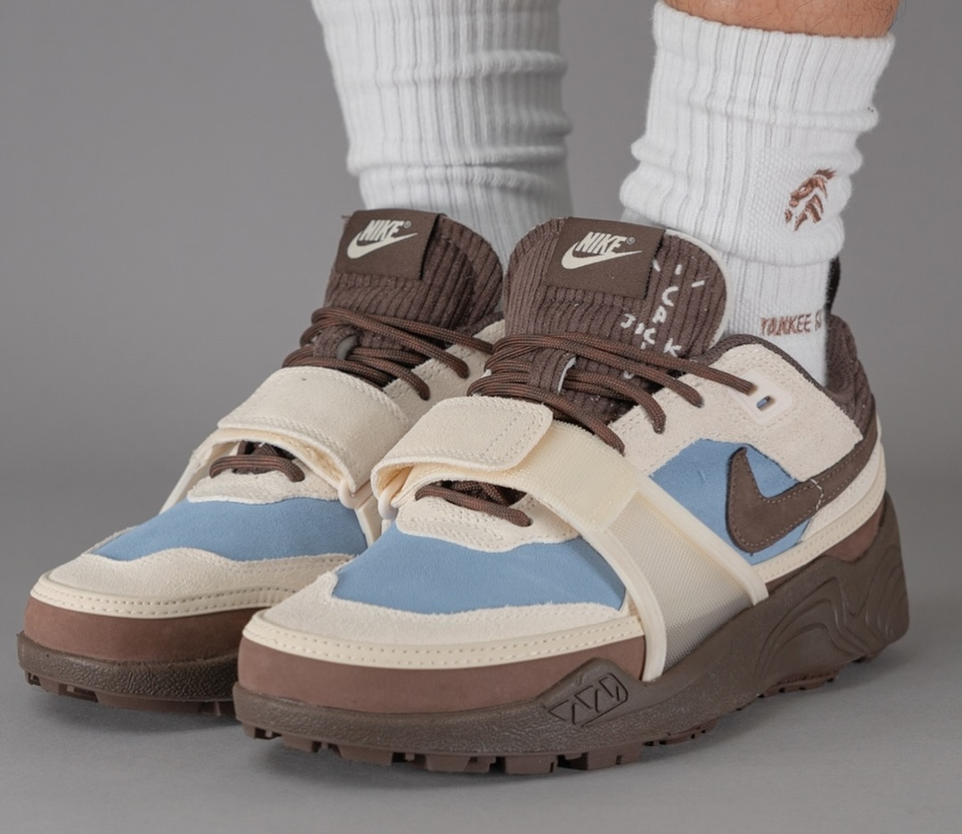  Giày Nike Zoom Field Jaxx Travis Scott ‘Leche Blue’ 