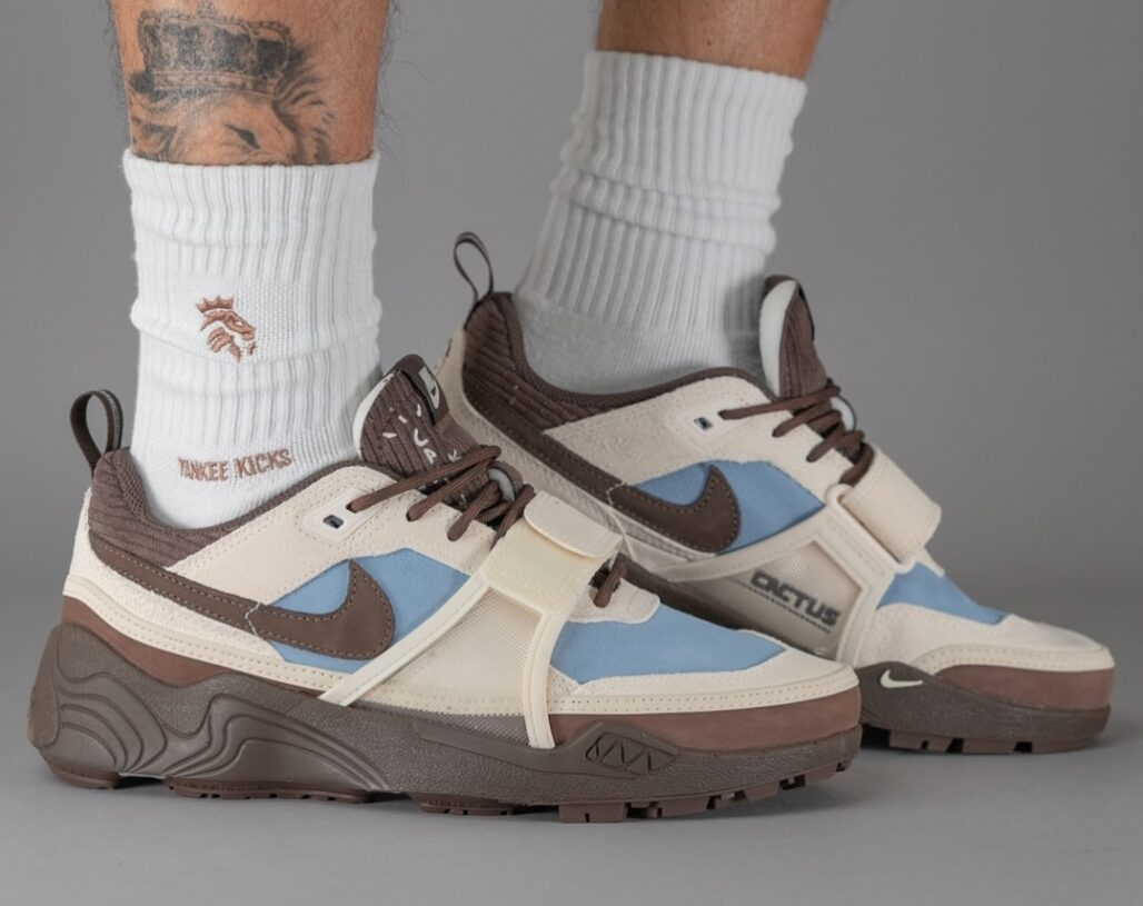  Giày Nike Zoom Field Jaxx Travis Scott ‘Leche Blue’ 