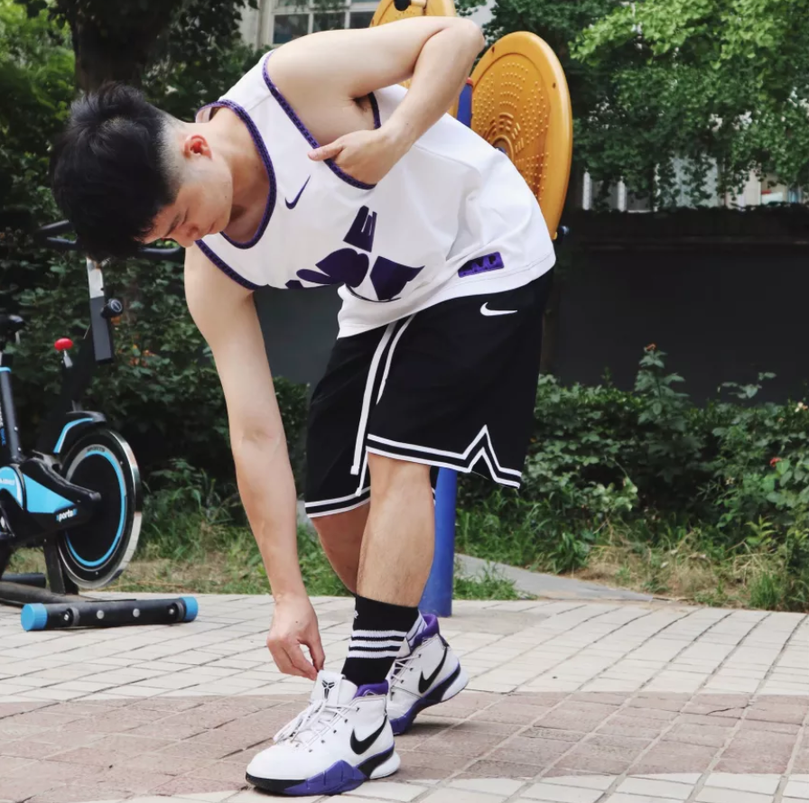  Giày Nike Zoom Kobe 1 Protro 81 Points ‘White Purple’ 
