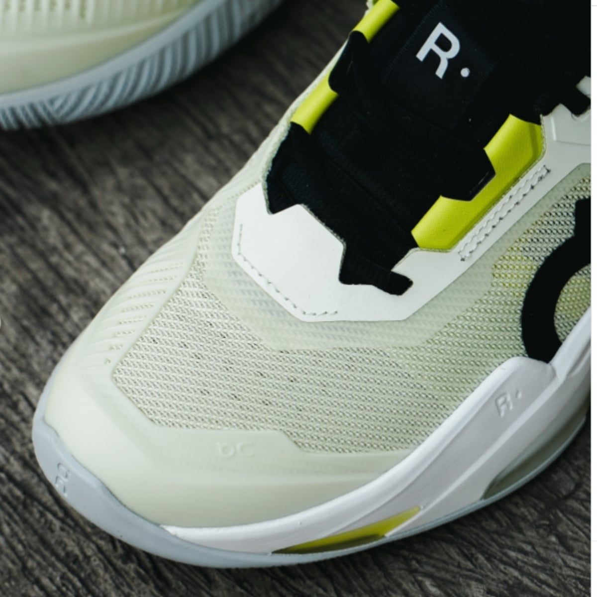  Giày On The Roger Pro Fire 'Linen Lime' 
