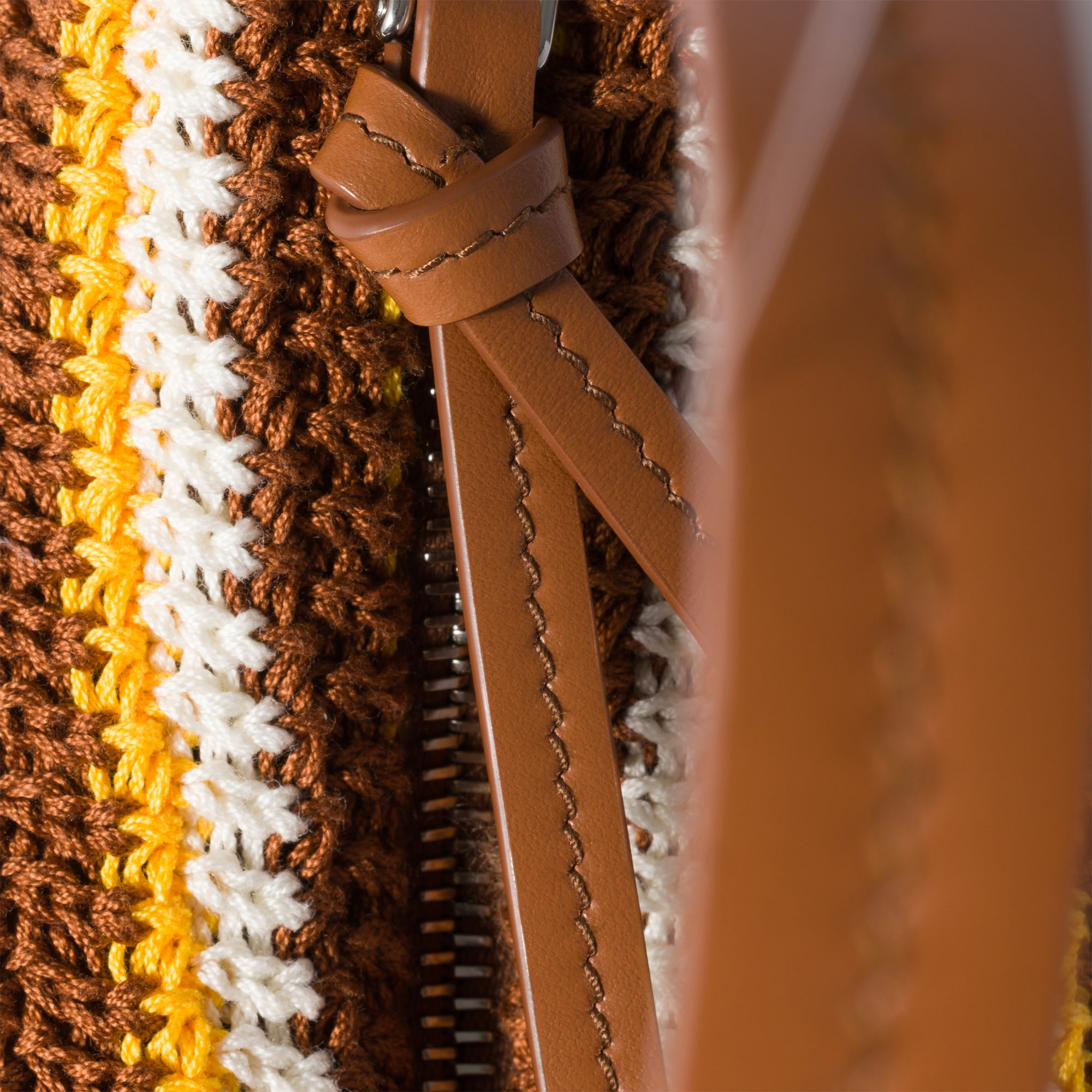  Túi Nữ Miu Miu Spirit Crochet Pouch 'Cognac' 