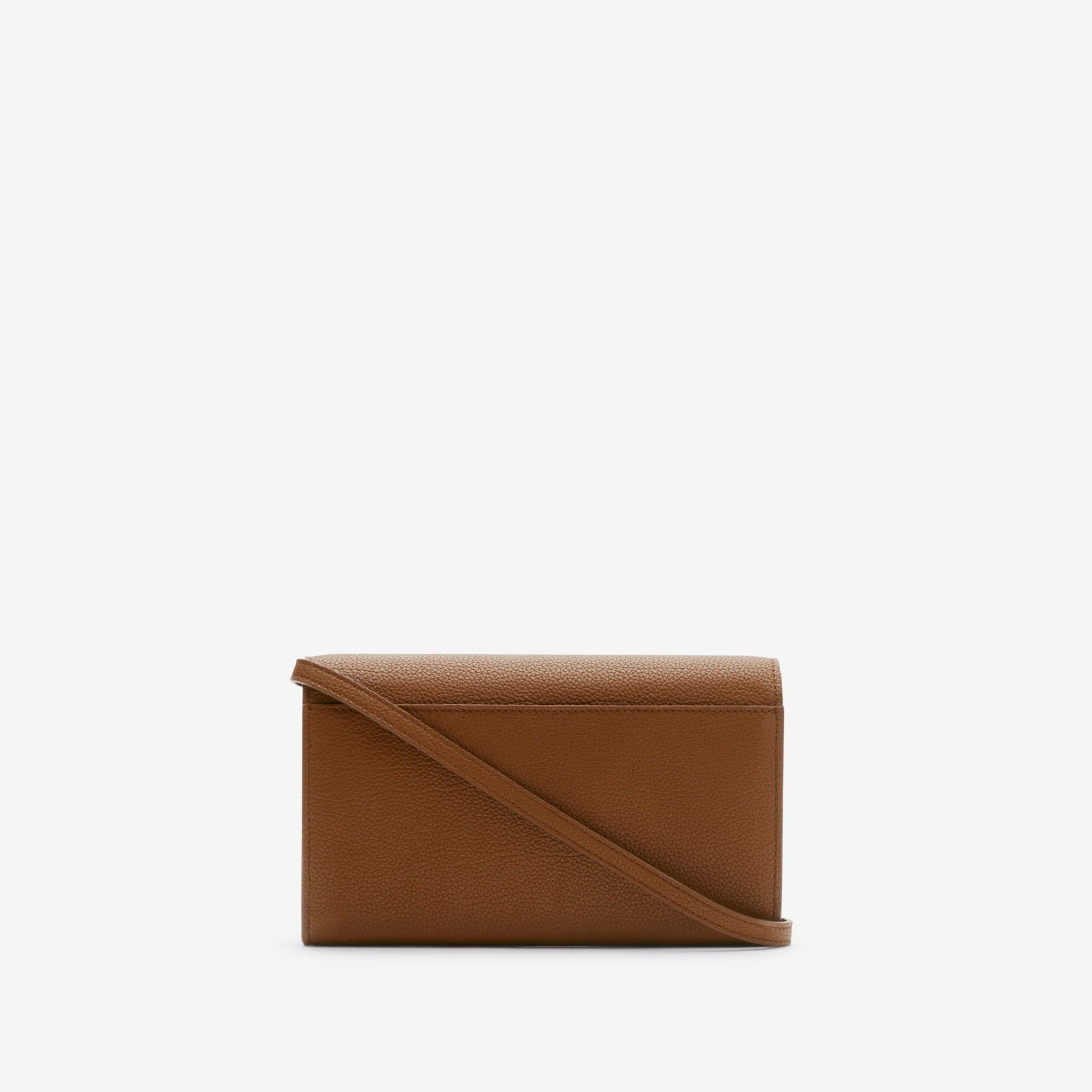  Ví Burberry Cotswolds Strap Wallet​ 'Hazel' 