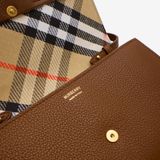  Ví Burberry Cotswolds Strap Wallet​ 'Hazel' 