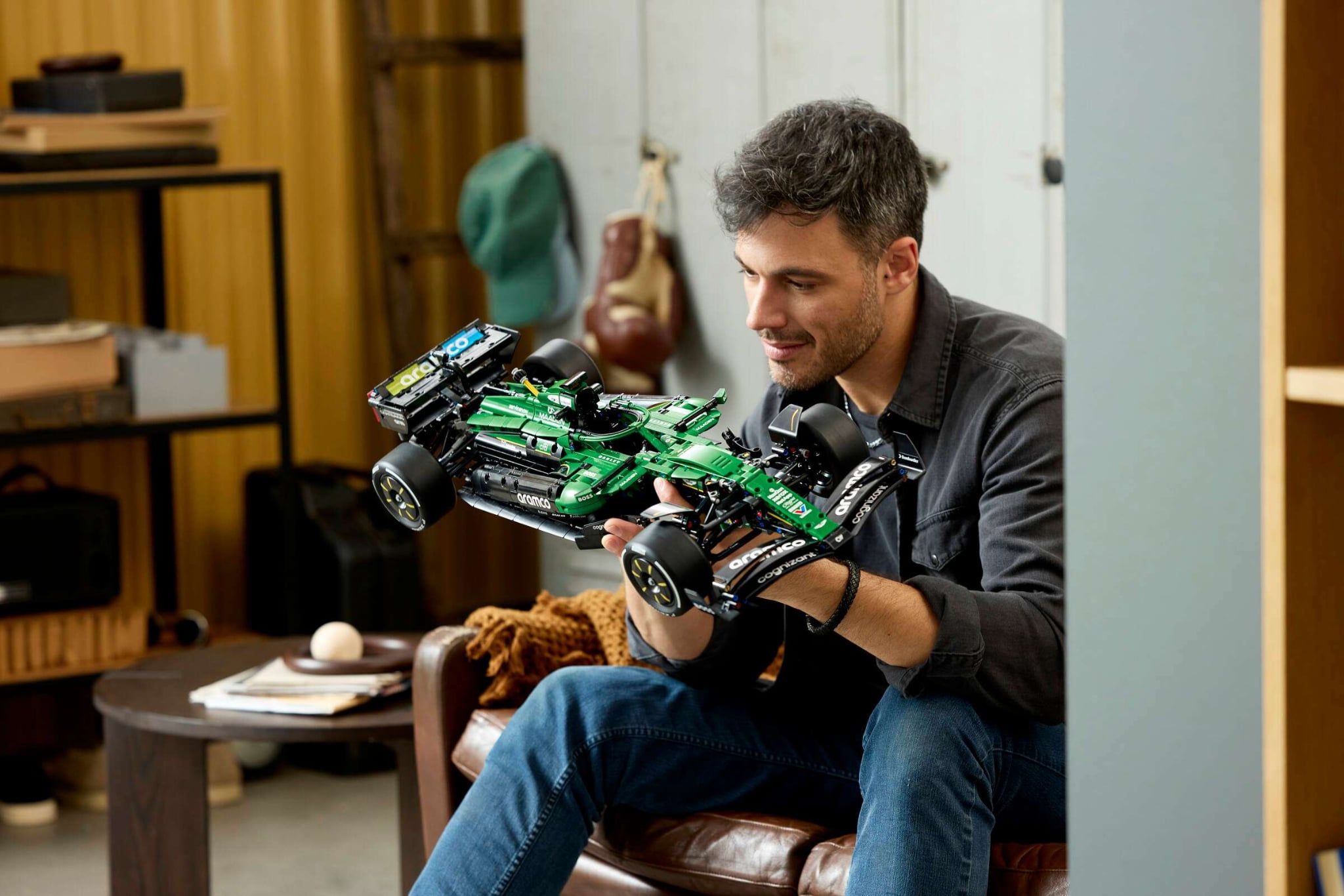  Mô Hình Lego Aston Martin Aramco AMR25 F1® Car 