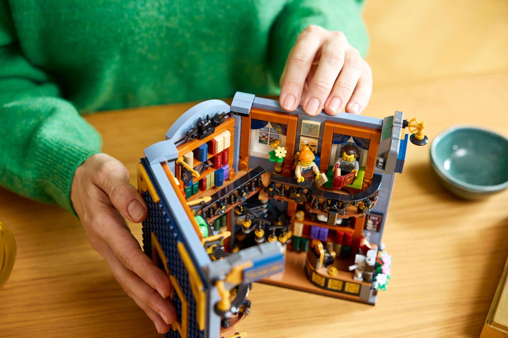  Mô Hình Lego Bookstore: Book Nook 