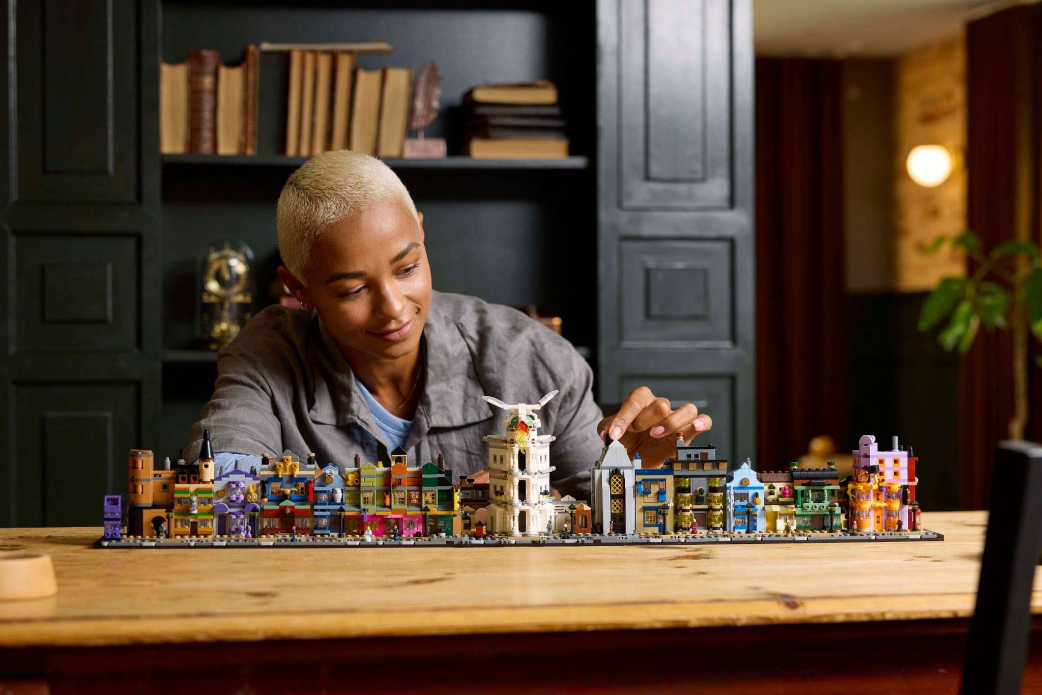  Mô Hình Lego Diagon Alley™ Wizarding Shops 