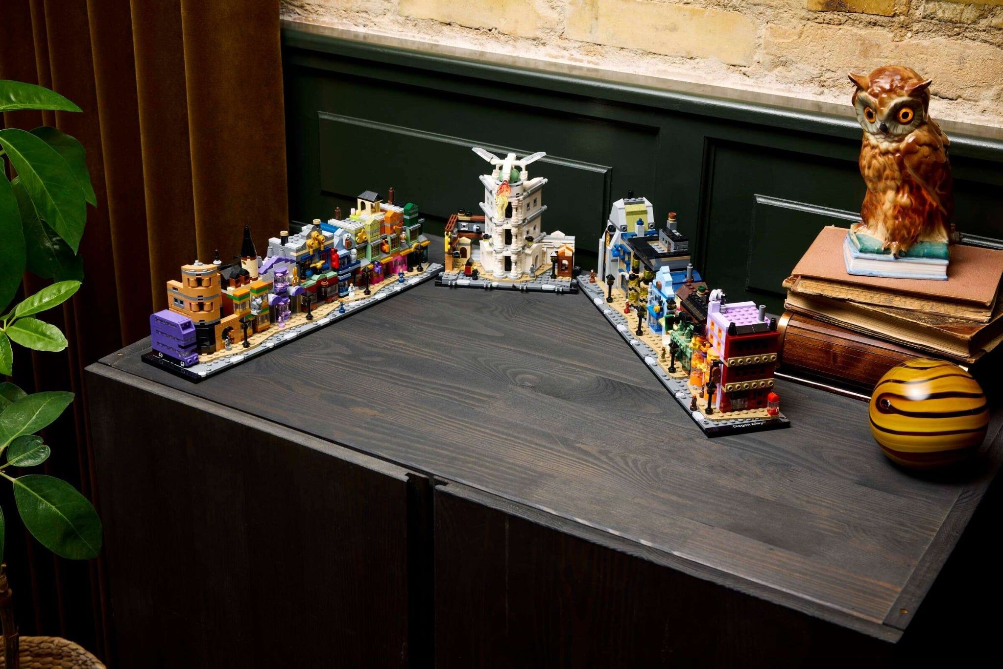  Mô Hình Lego Diagon Alley™ Wizarding Shops 