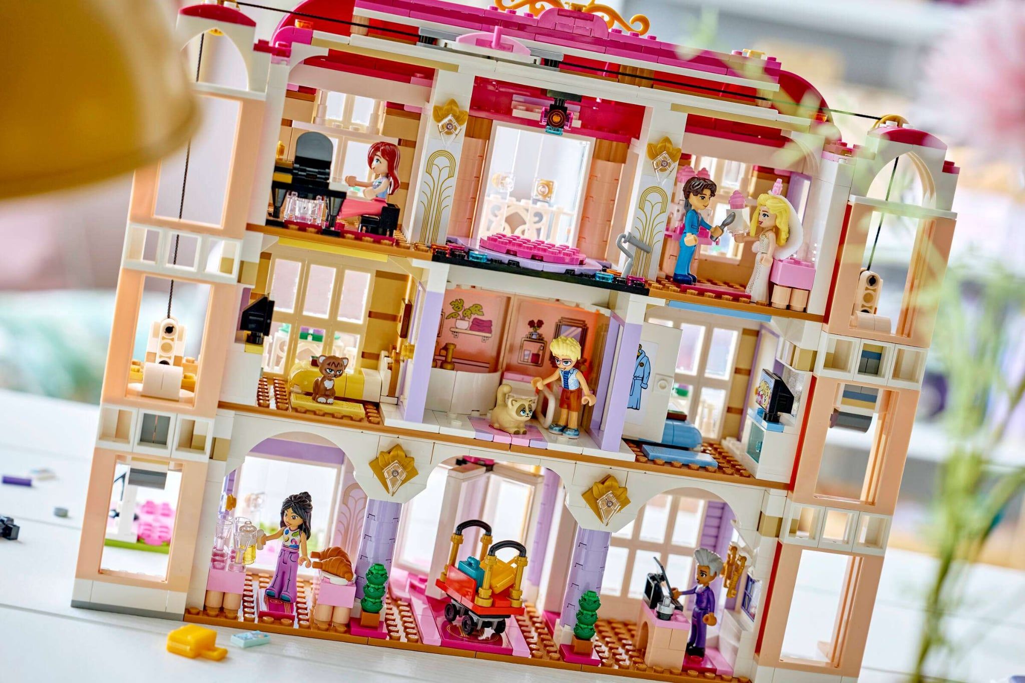  Mô Hình Lego Heartlake City Grand Hotel 