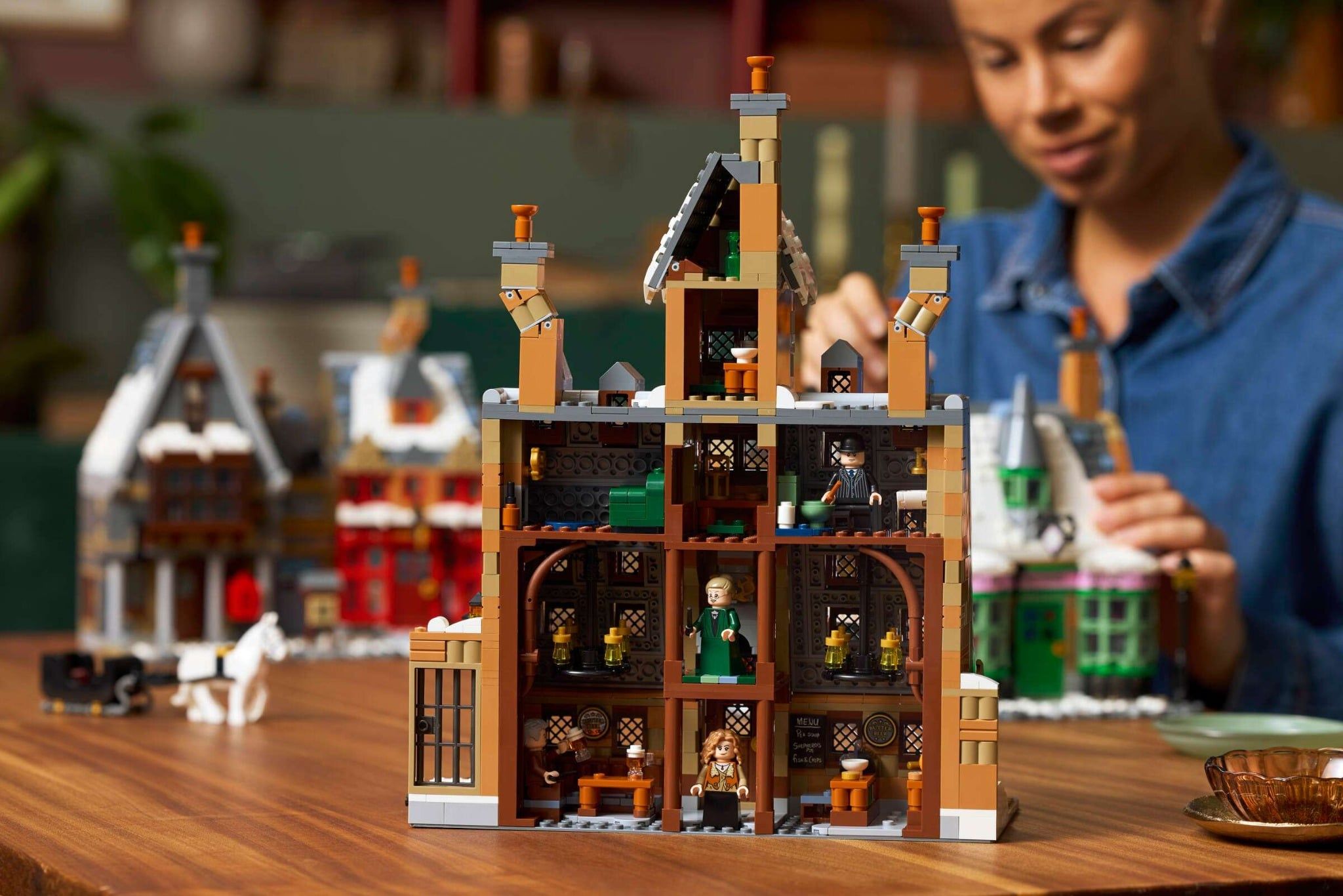  Mô Hình Lego Hogsmeade™ Village – Collectors' Edition 