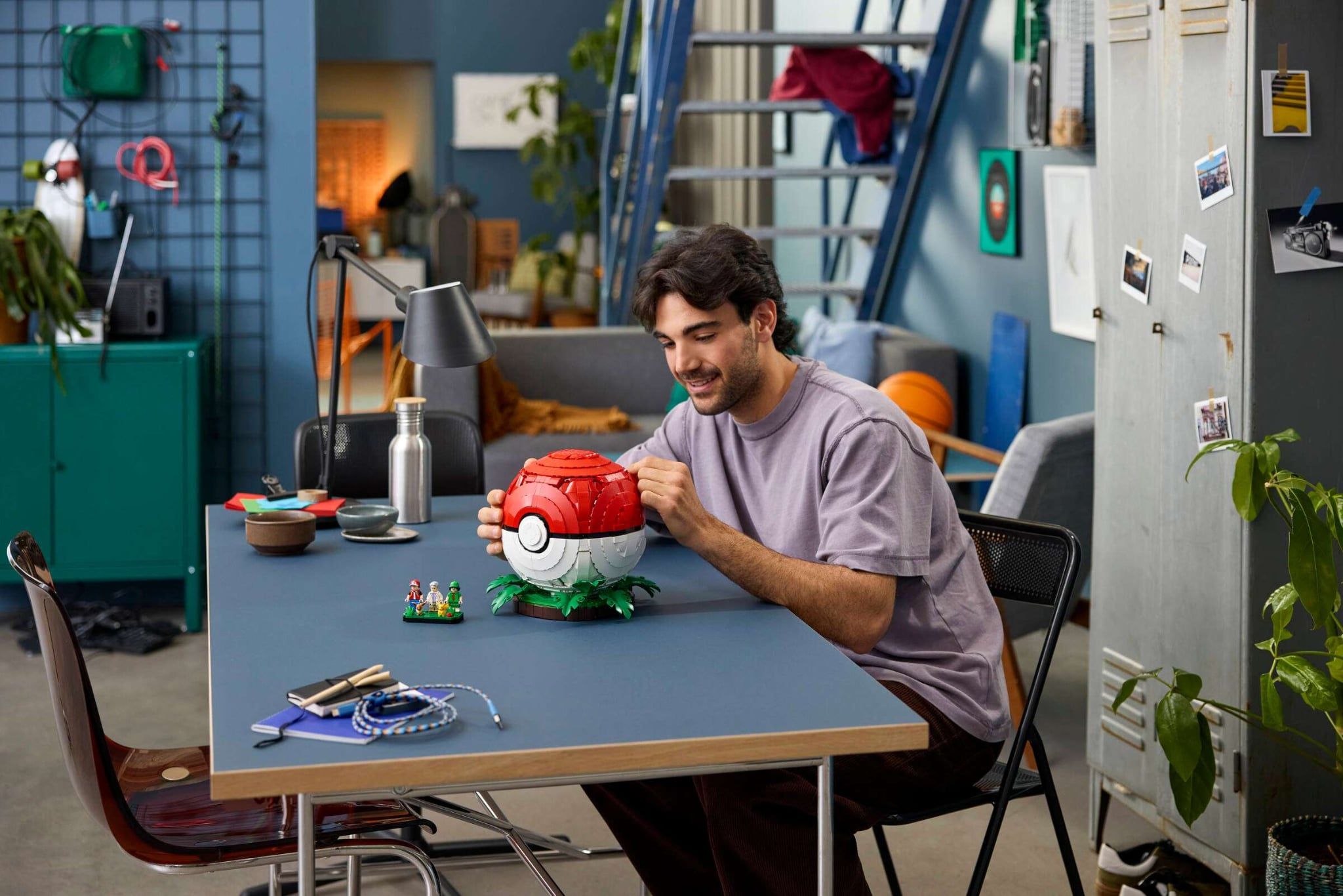  Mô Hình Lego Iconic Trainer Moments Poké Ball 
