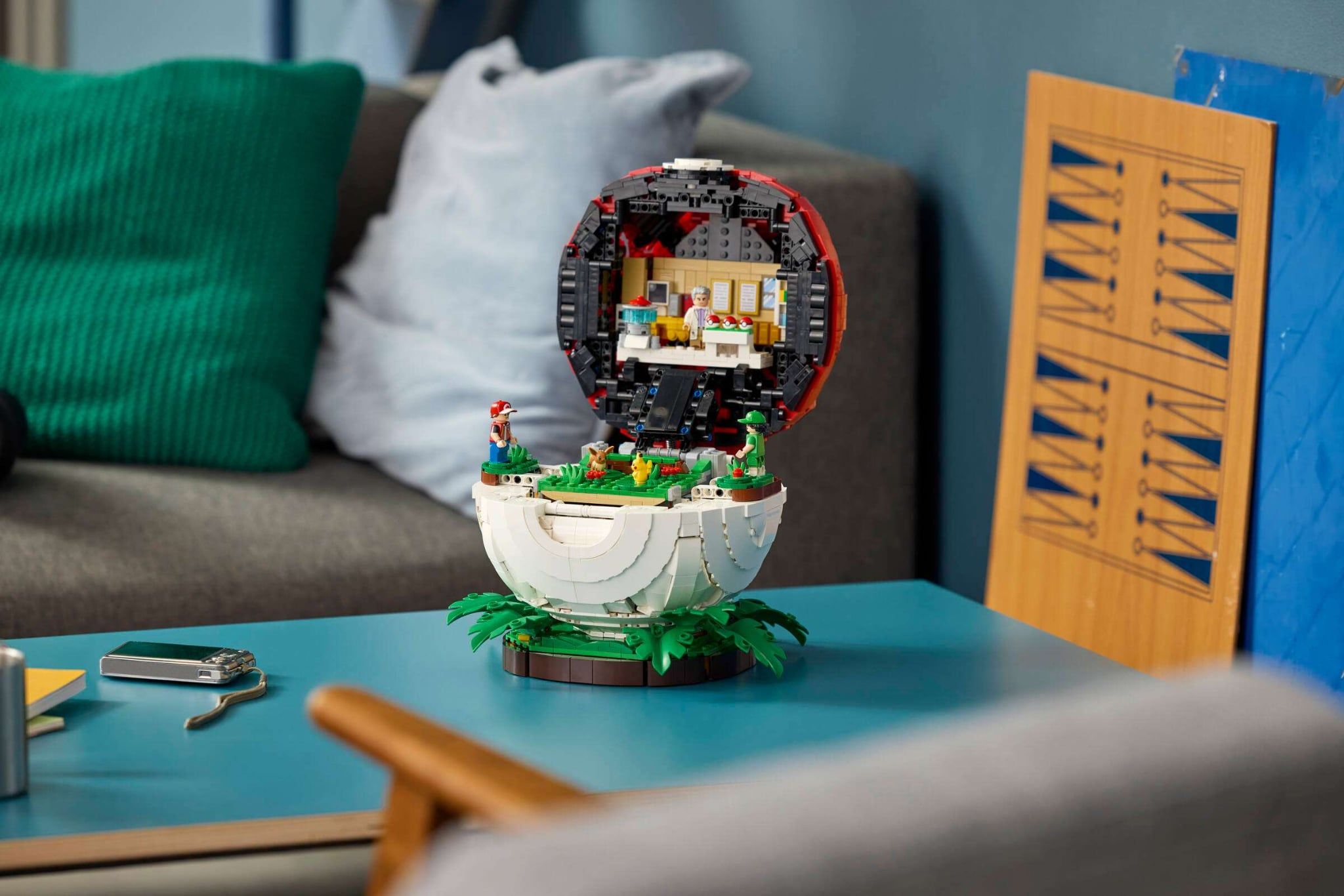  Mô Hình Lego Iconic Trainer Moments Poké Ball 