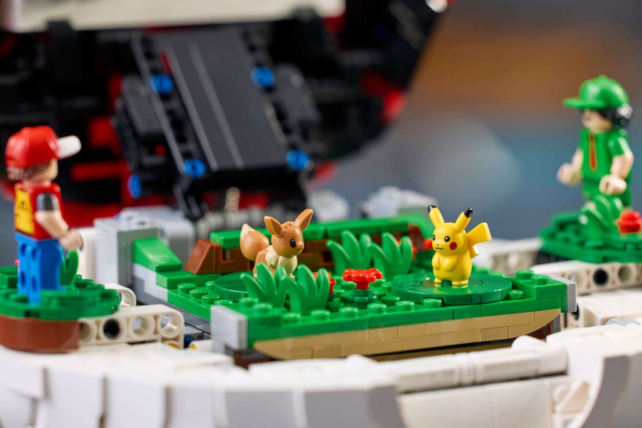  Mô Hình Lego Iconic Trainer Moments Poké Ball 
