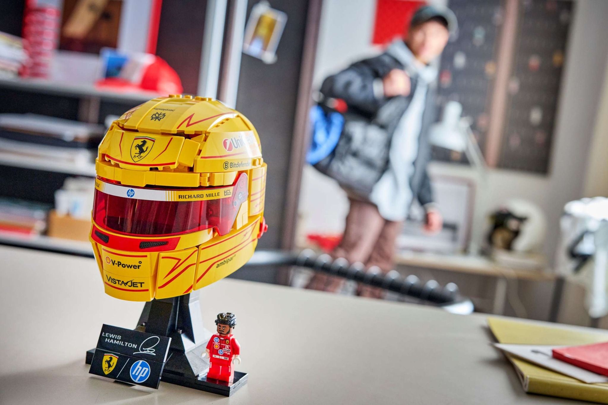  Mô Hình Lego Scuderia Ferrari HP Lewis Hamilton Helmet 
