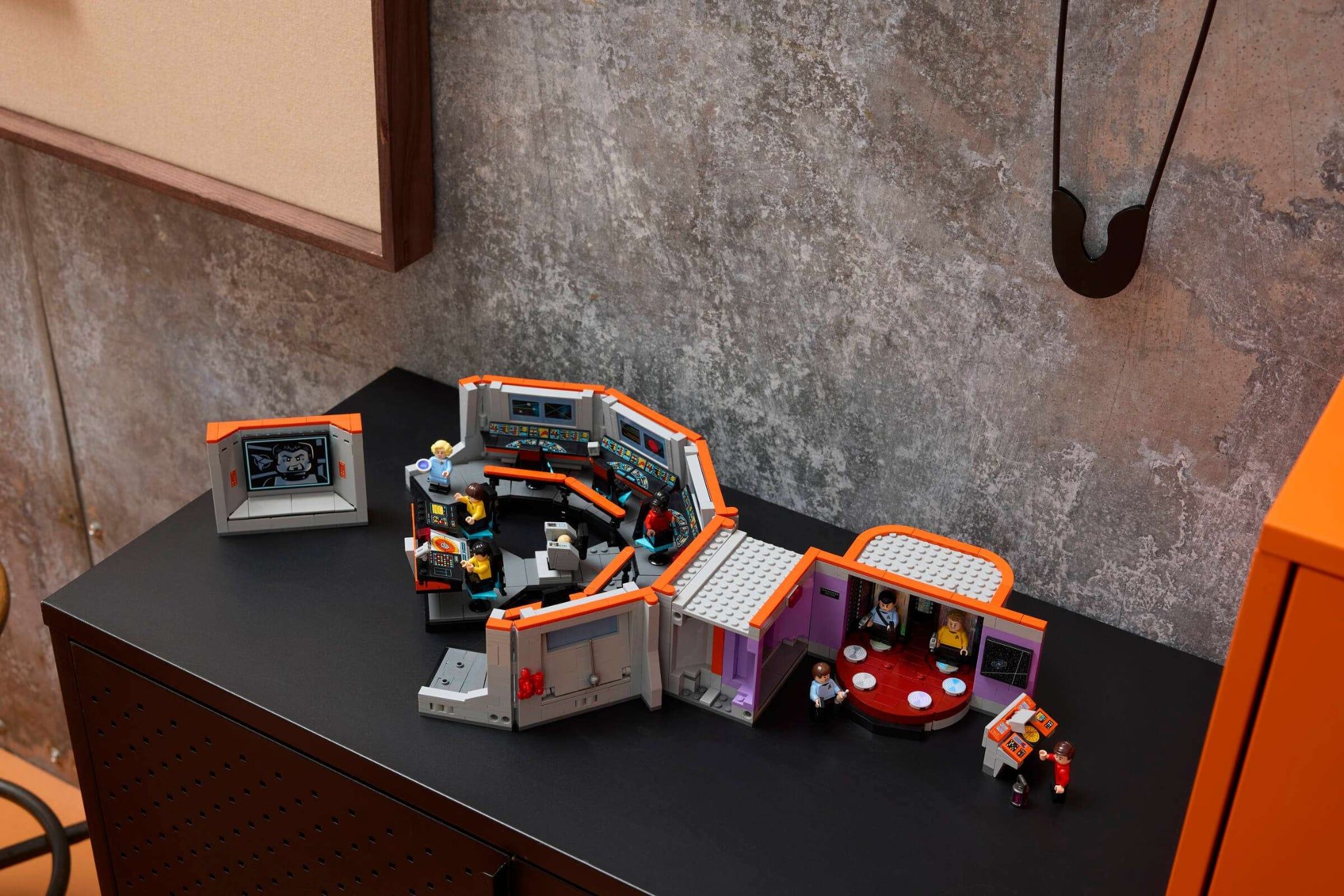  Mô Hình Lego Star Trek: U.S.S. Enterprise NCC-1701™ Bridge 