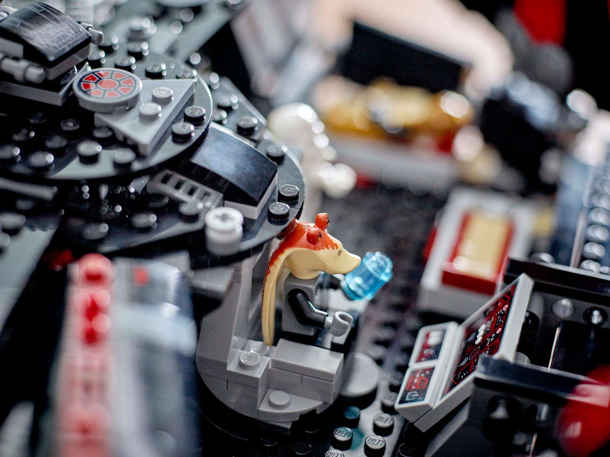  Mô Hình Lego The Dark Falcon 
