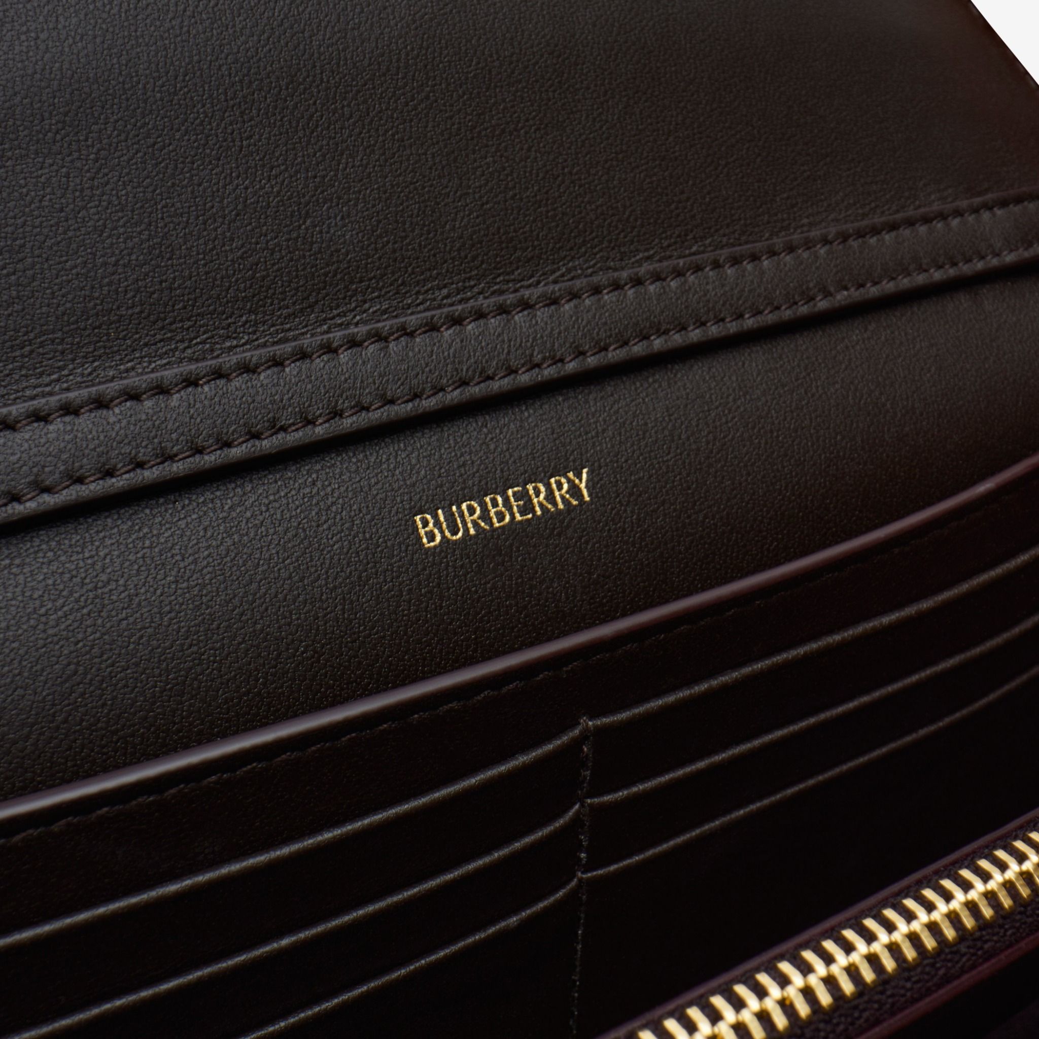  Ví Nữ Burberry Highlands Chain Strap Wallet​ 'Sand' 