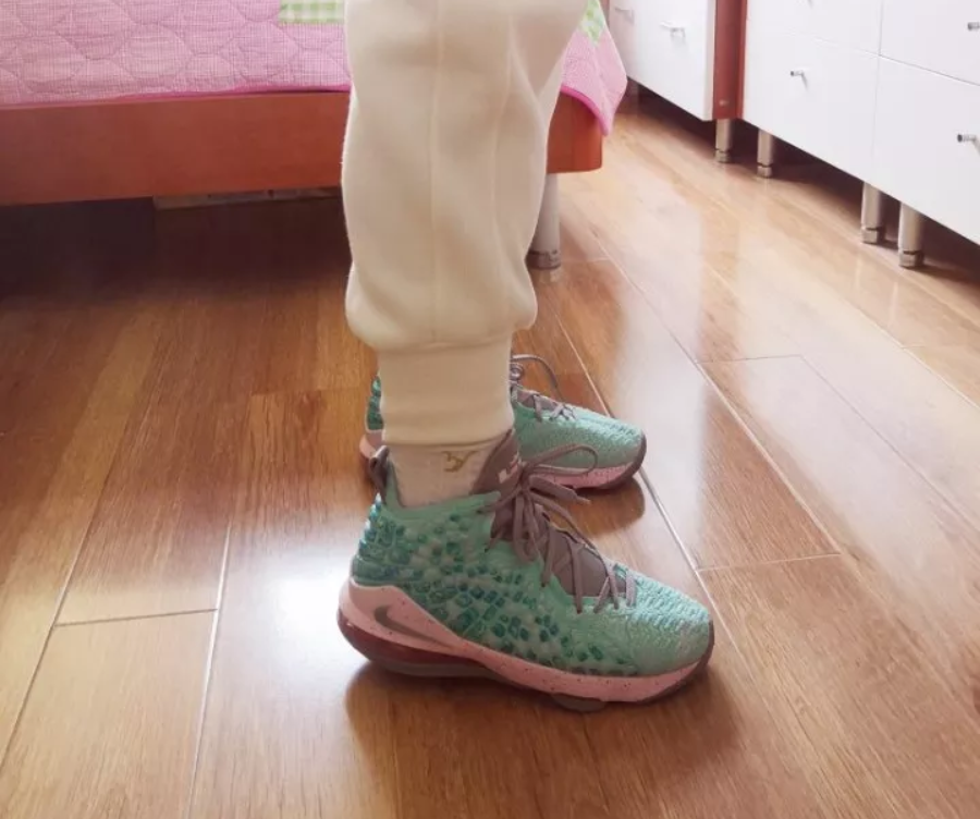  Giày Nike LeBron 17 GS ‘South Beach’ 
