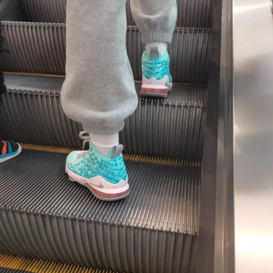  Giày Nike LeBron 17 GS ‘South Beach’ 