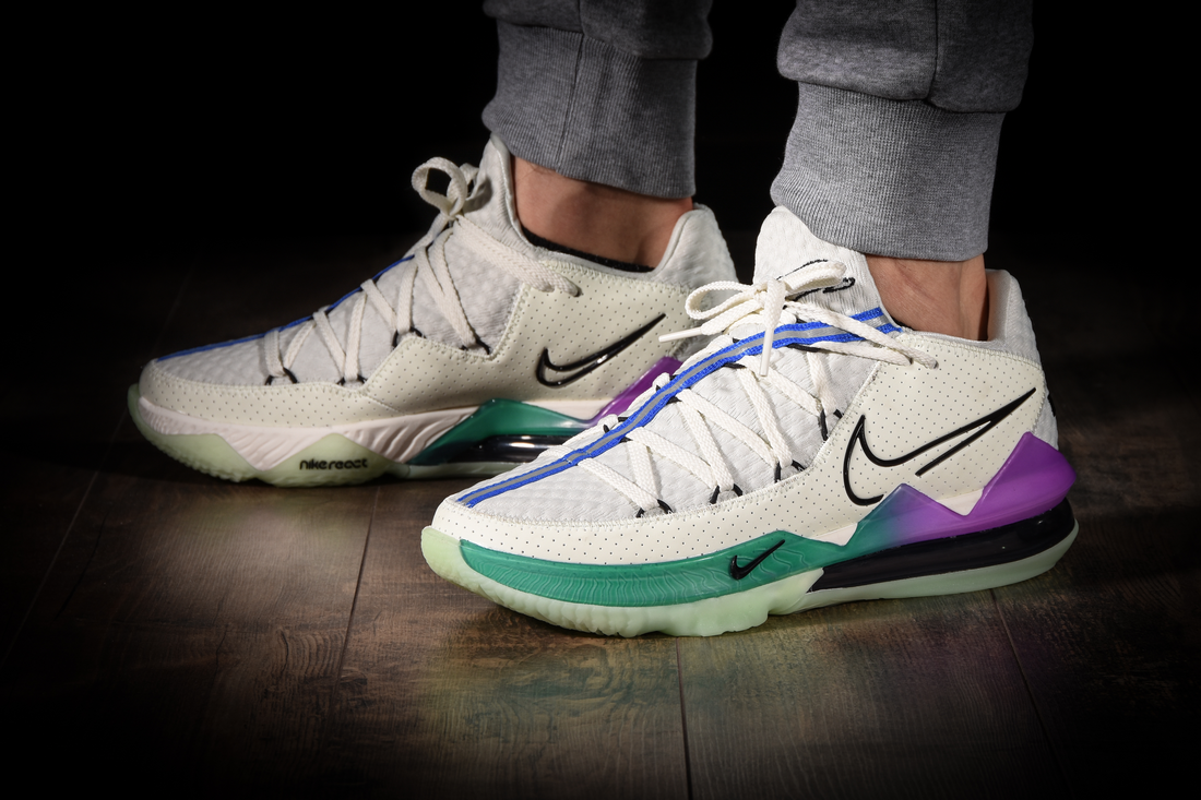  Giày Nike LeBron 17 Low ‘Glow In The Dark’ 