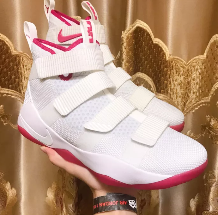  Giày Nike LeBron Soldier 11 ‘Kay Yow’ 