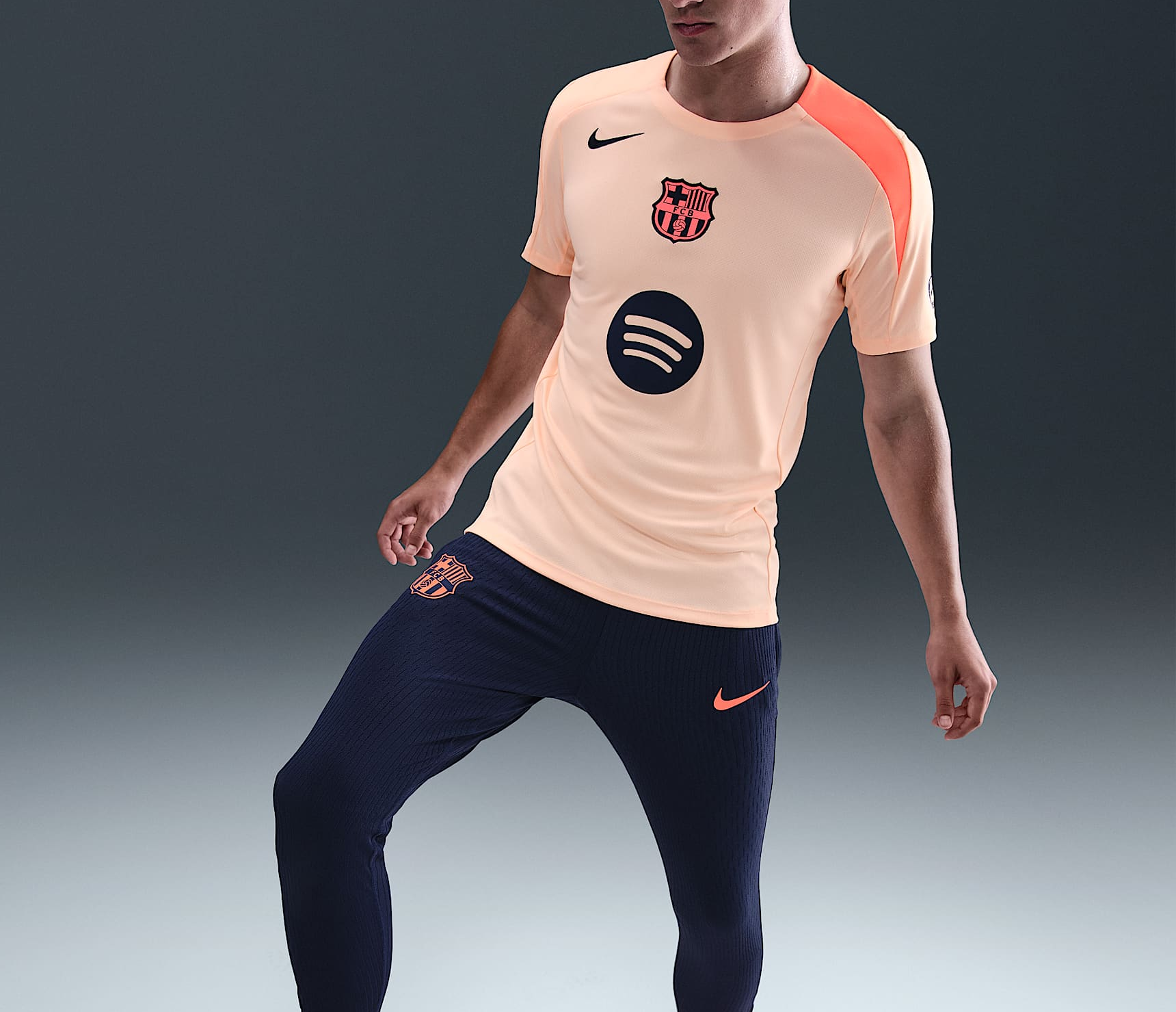  Áo Nike FC Barcelona Strike Top 25/26 'Crimson Tint' 