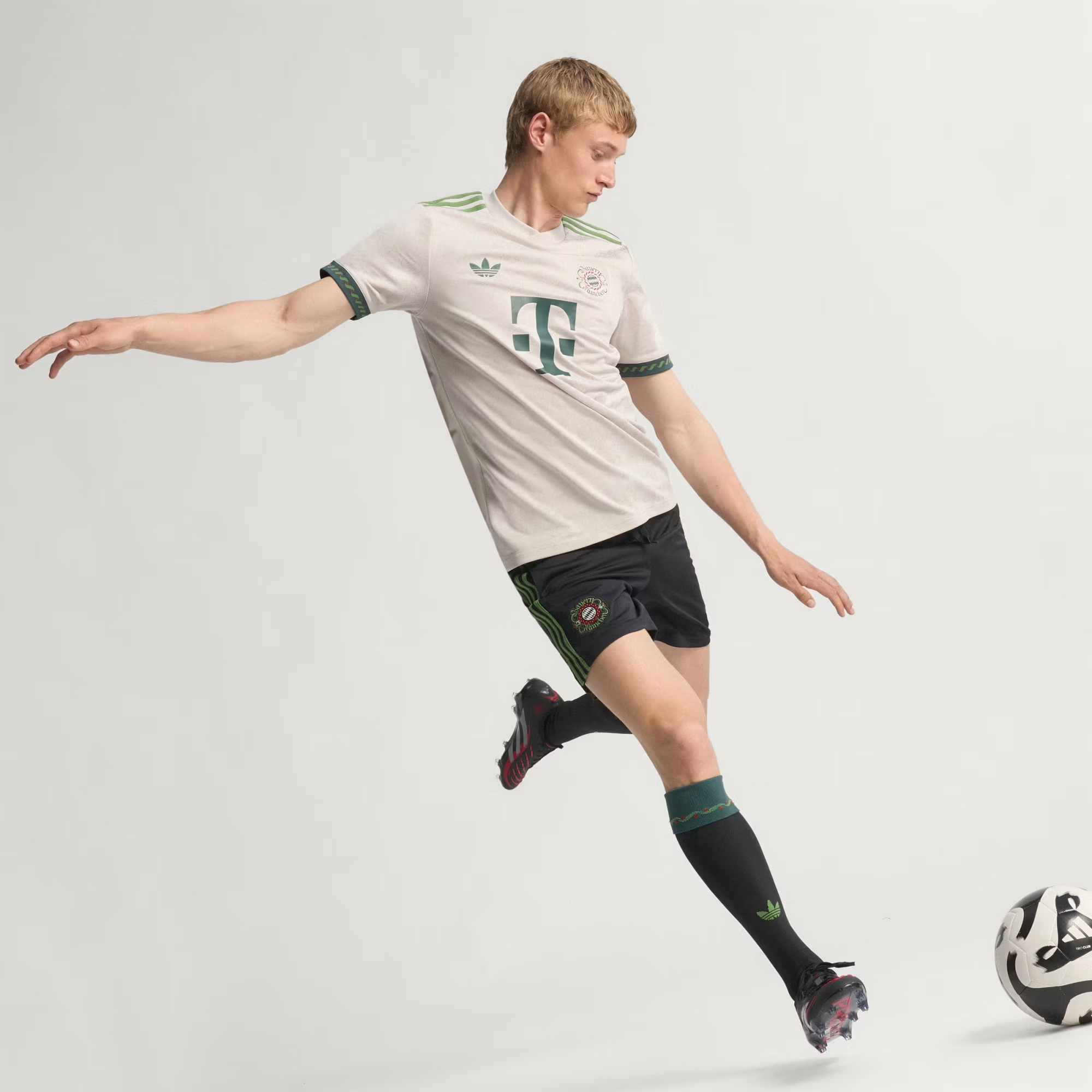  Áo Adidas Bayern Munich 25/26 'BNWT' 