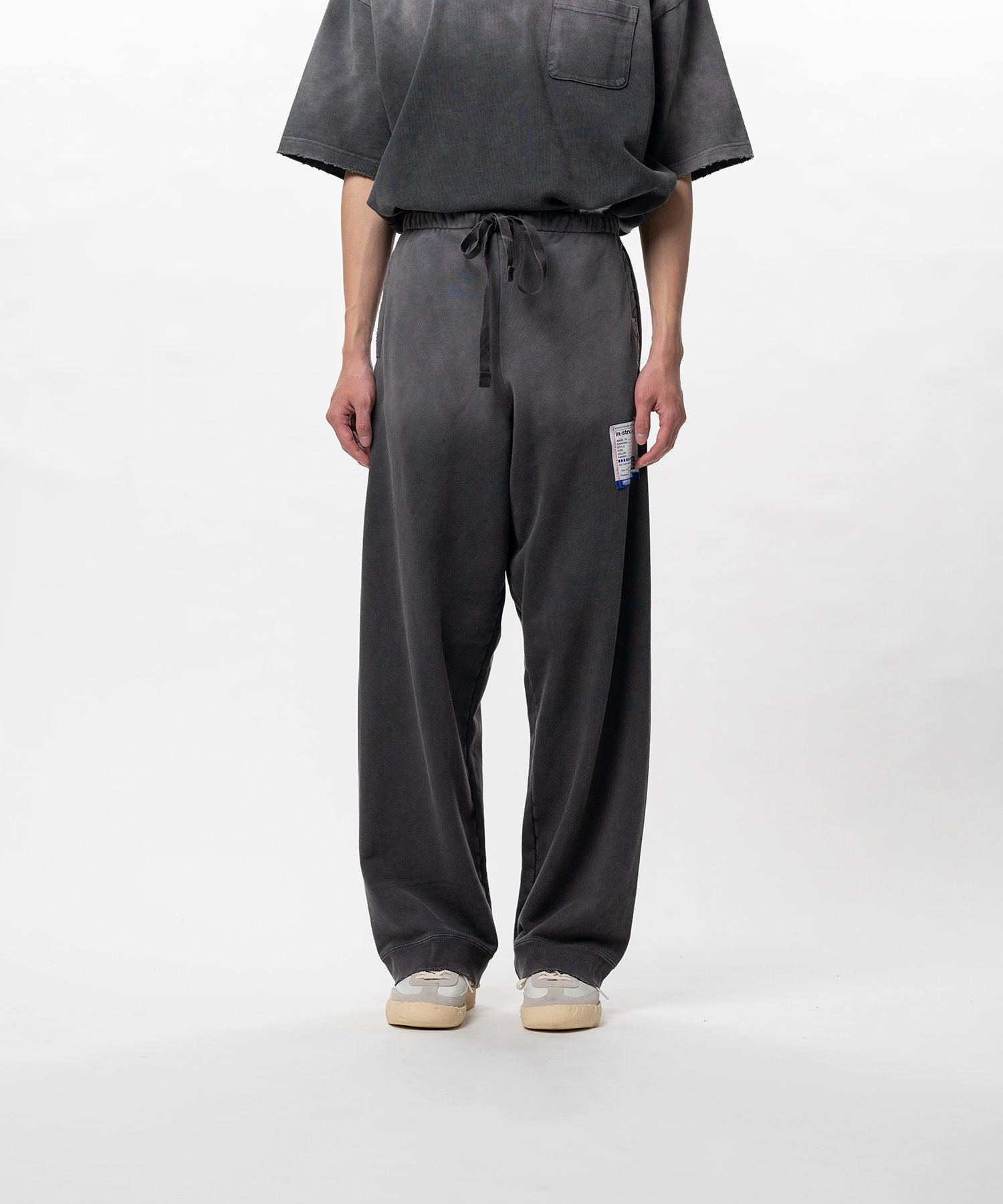  Quần Maison Mihara Yasuhiro Sun Faded Like Distressed Sweat Pants 'Black' 
