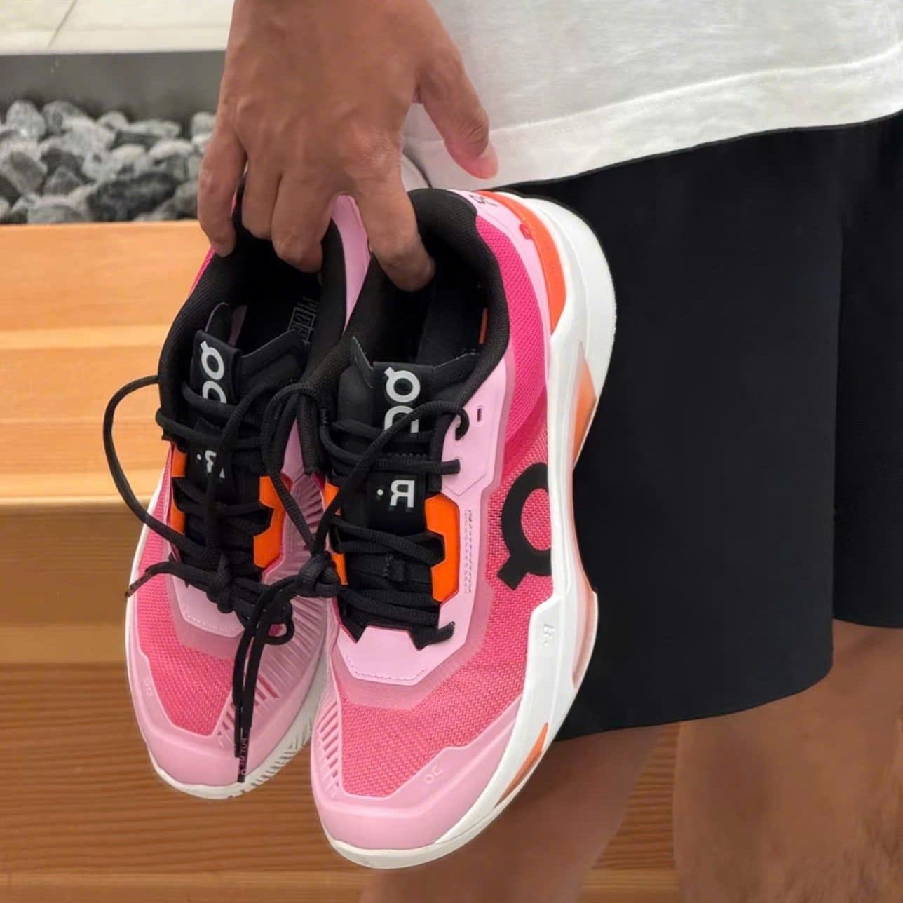  Giày Nam On The Roger Pro 'Fire' 