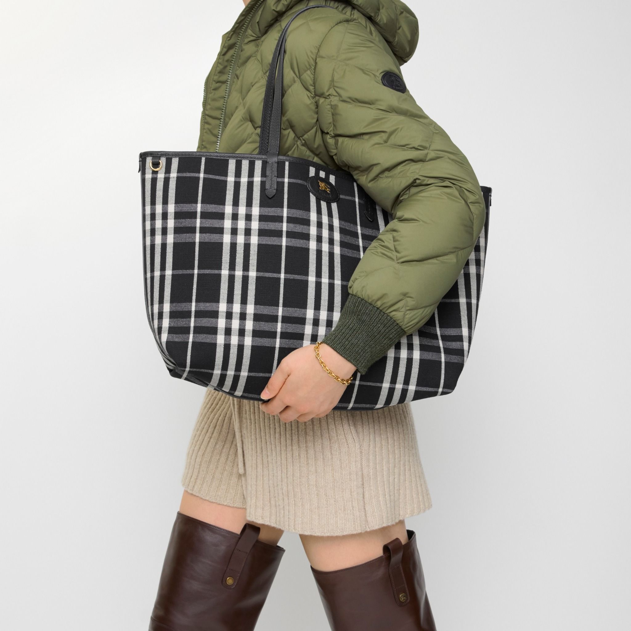  Túi Nữ Burberry Medium Reversible Bloomsbury Tote​ 'Black' 