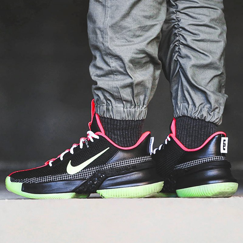  Giày Nike LeBron Ambassador 13 ‘Black Lime’ 