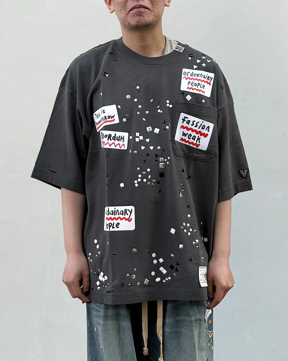  Áo Maison Mihara Yasuhiro Embellished Sticker T-shirt 'Black' 