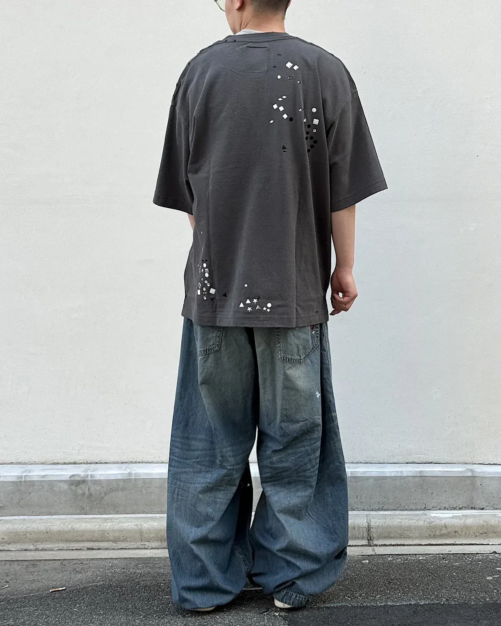  Áo Maison Mihara Yasuhiro Embellished Sticker T-shirt 'Black' 