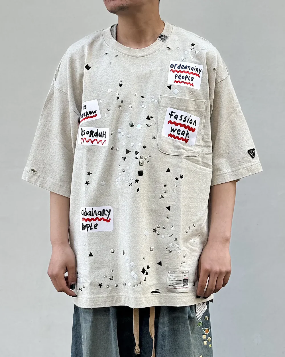  Áo Maison Mihara Yasuhiro Embellished Sticker T-shirt 'White' 