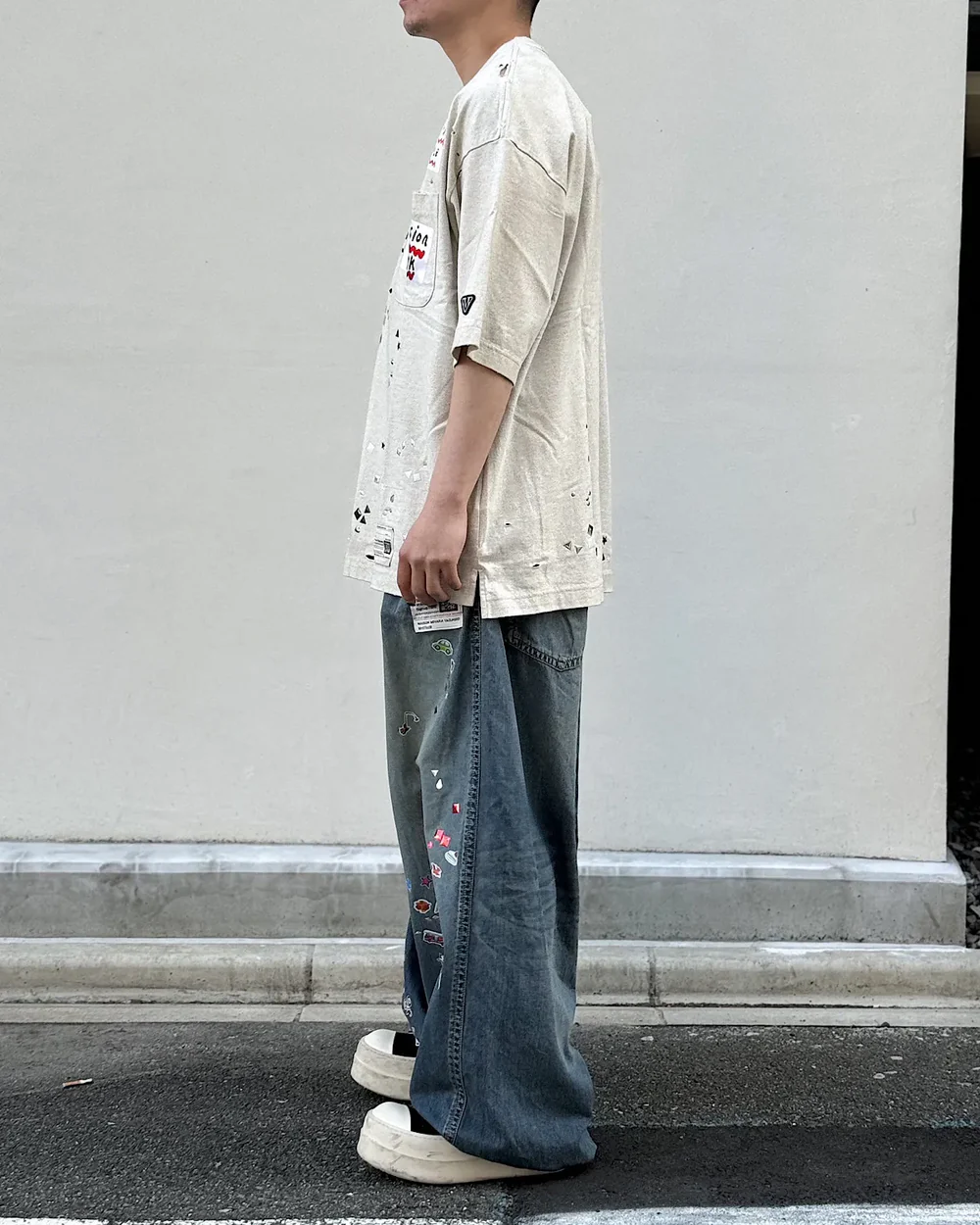  Áo Maison Mihara Yasuhiro Embellished Sticker T-shirt 'White' 