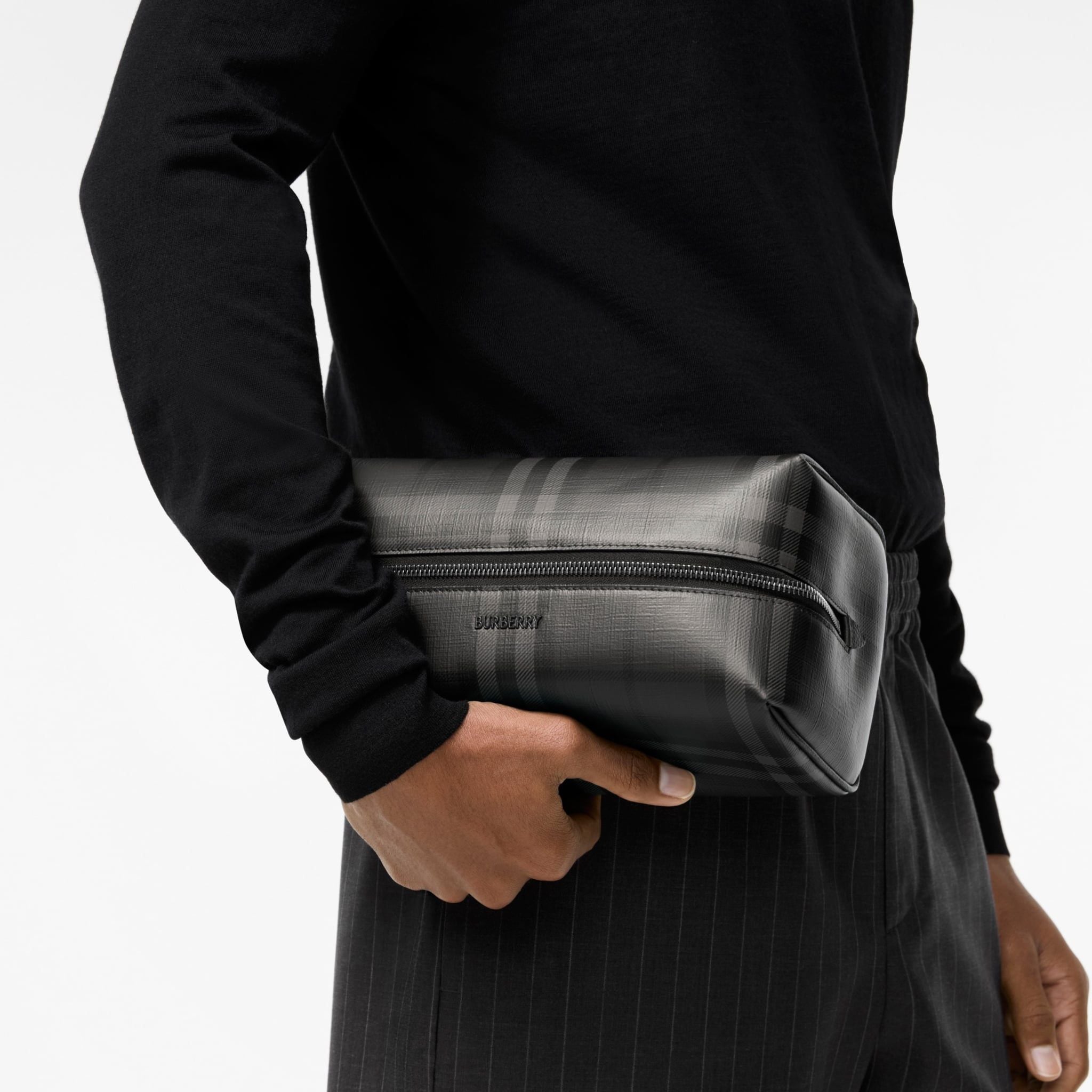  Túi Burberry City Check Travel Pouch 'Iron Grey' 