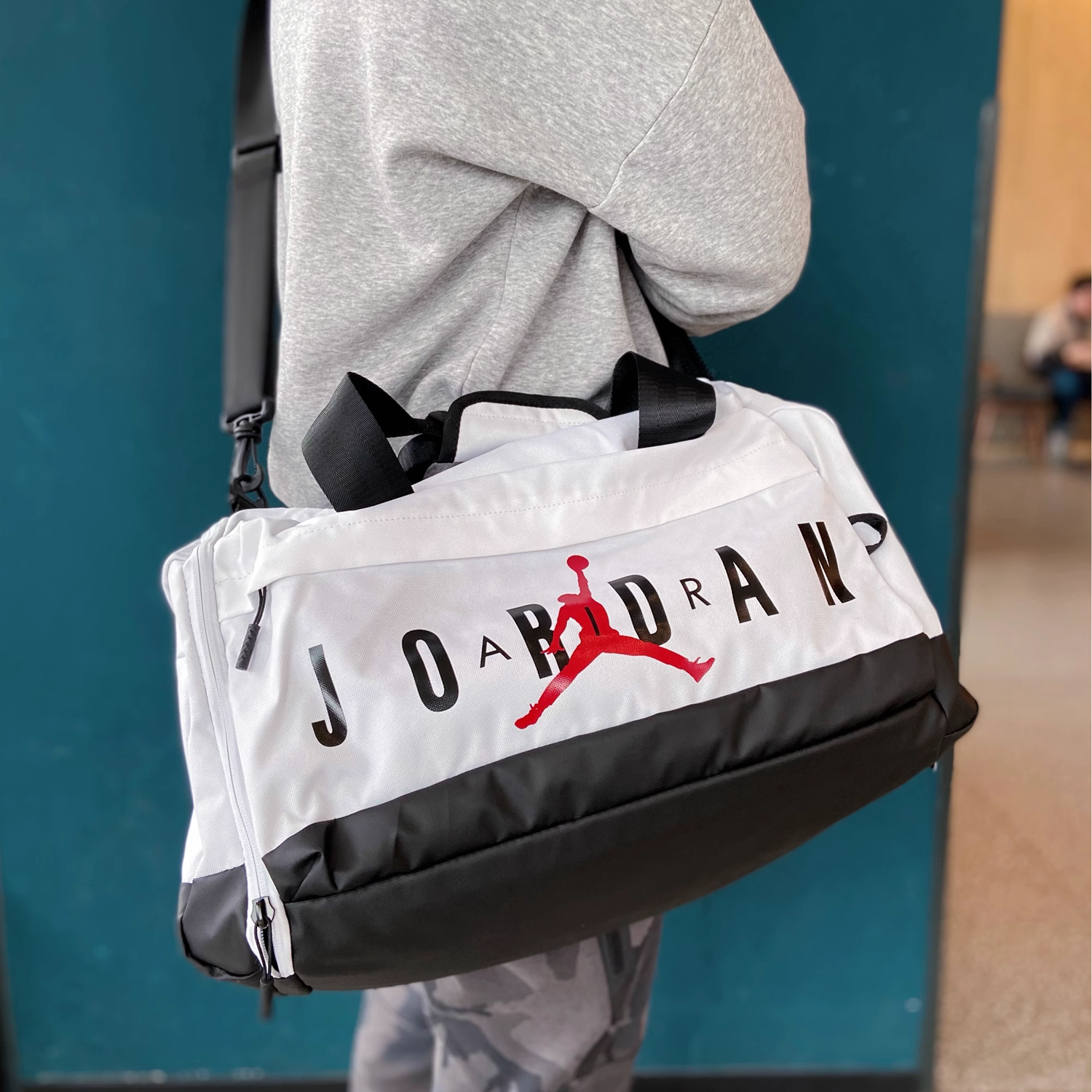  Túi Nike Air Jordan Logo Duffel Bag ‘White’ 
