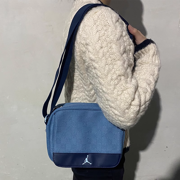  Túi Nike Air Jordan Monogram Crossbody Bag ‘Blue’ 