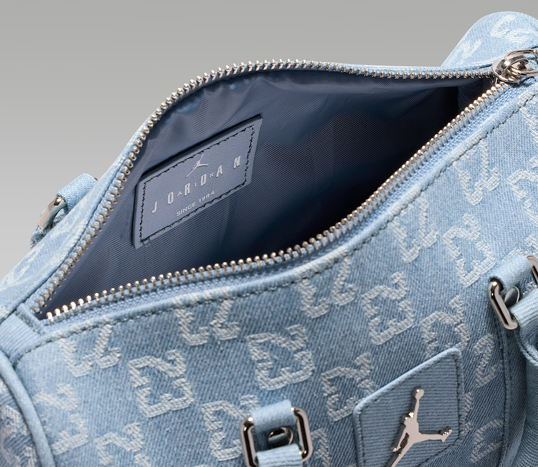  Túi Nike Air Jordan Monogram Duffle Bag ‘Light Blue’ 