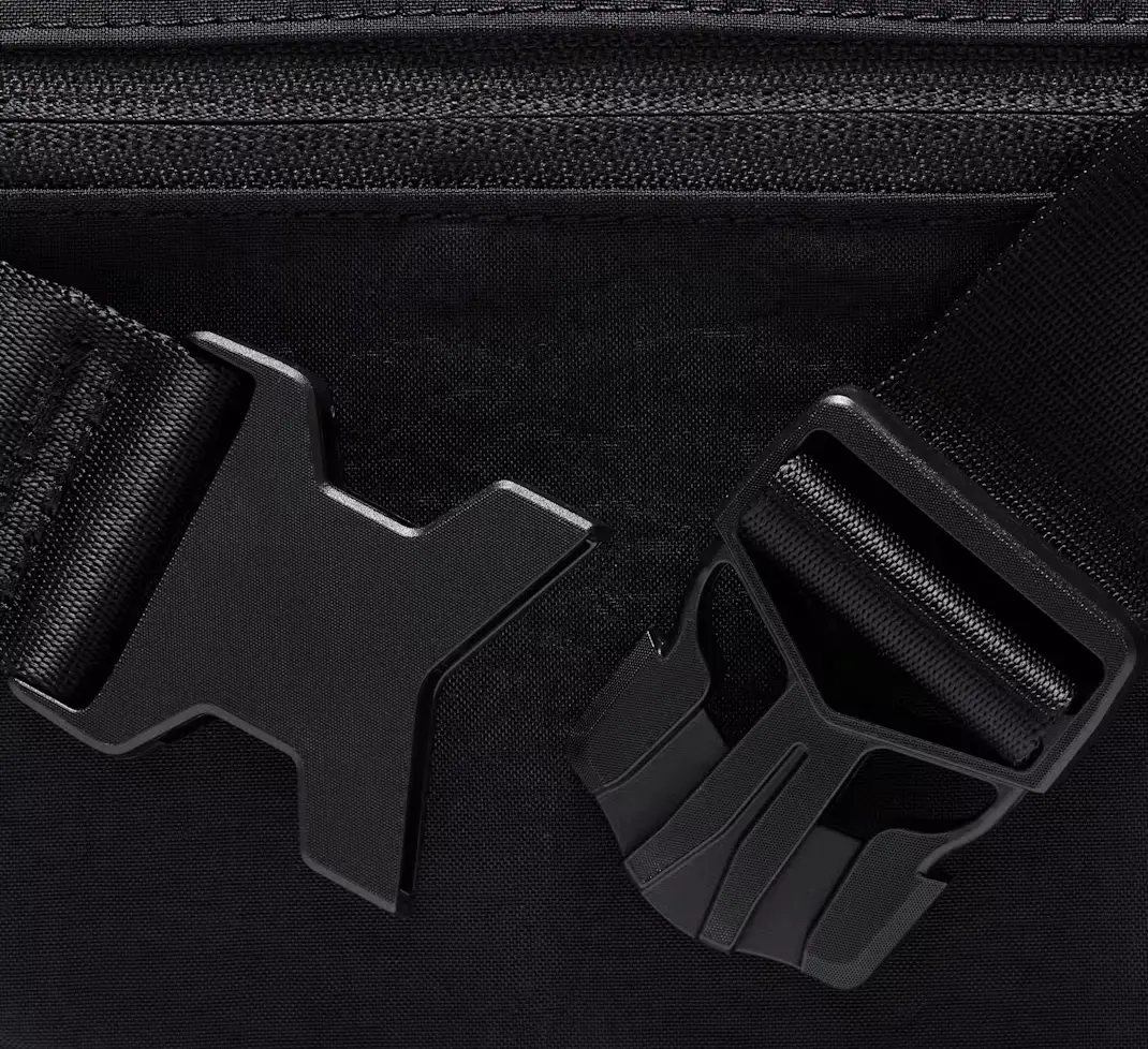  Túi Nike Aura 2L Crossbody Bag ‘Black Gunmetal’ 