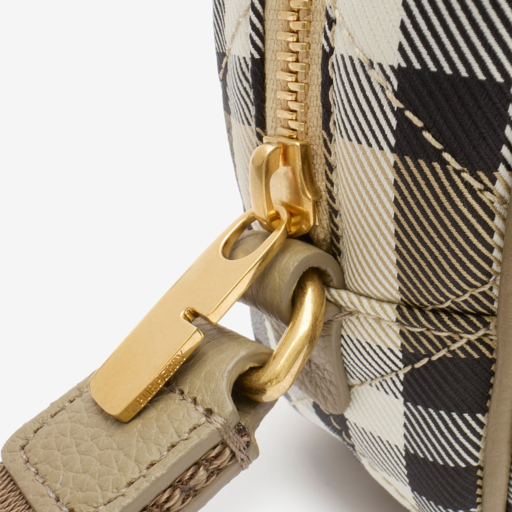  Túi Nữ Burberry Horseshoe Pouch 'Beige' 