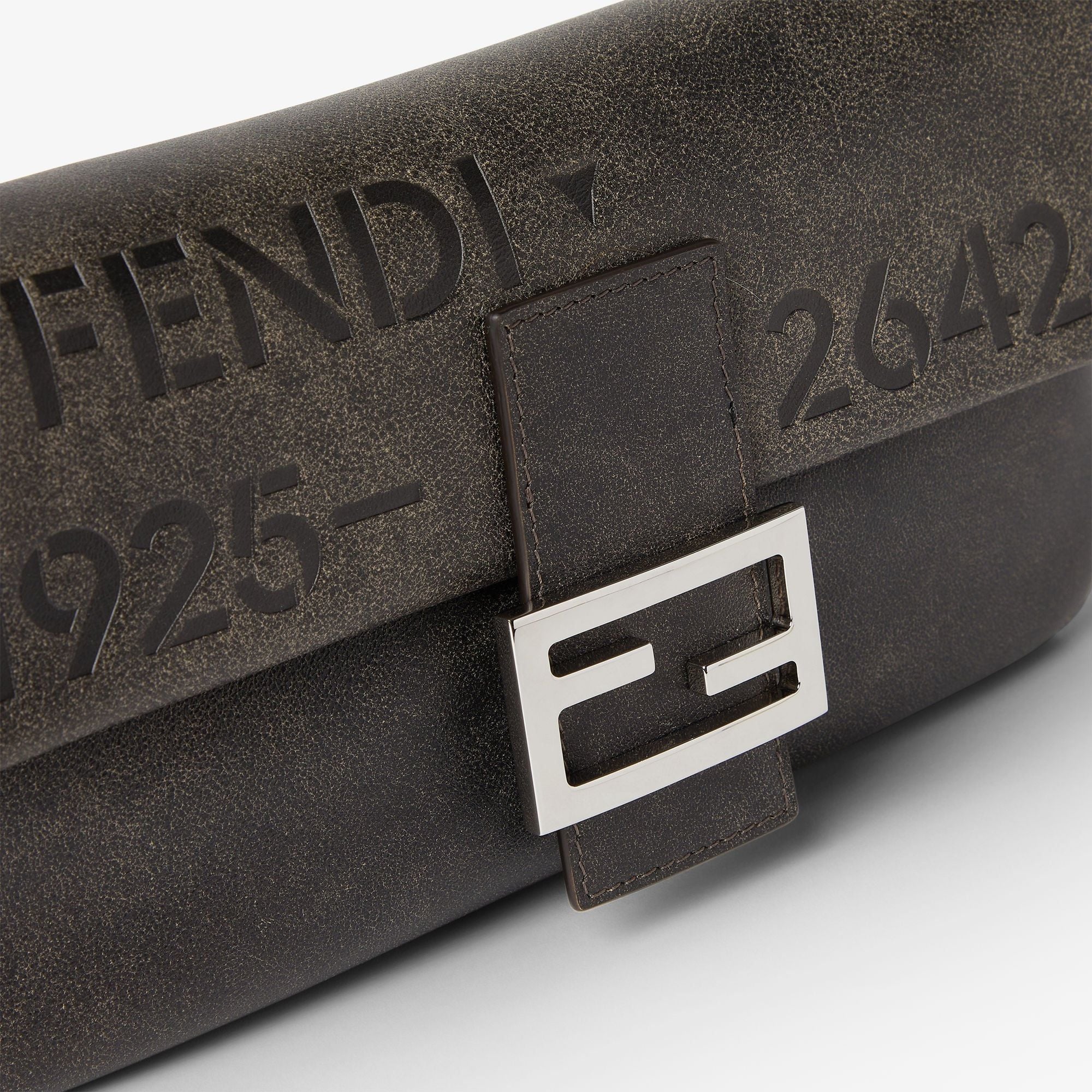  Túi Nữ Fendi Baguette Bag 'Black' 